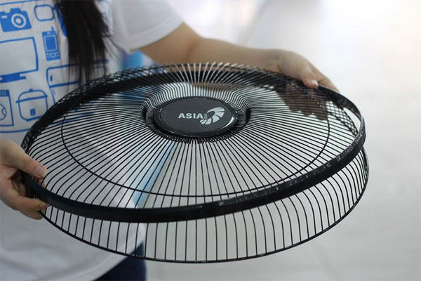 quạt treo tường 10
