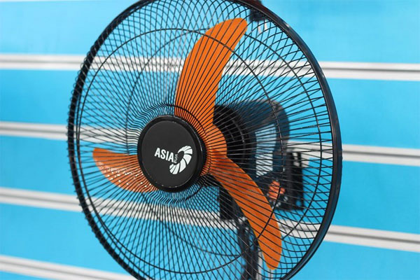 quạt treo tường 12